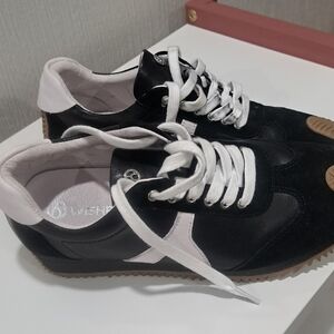 Wishbone Black and White Women's Sneakers